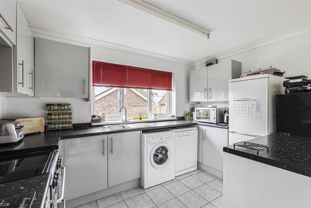 Vicarage Causeway, Hertford Heath - View 6