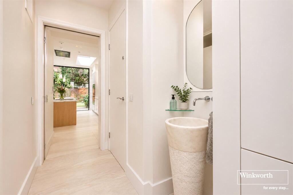 House in London - View 5