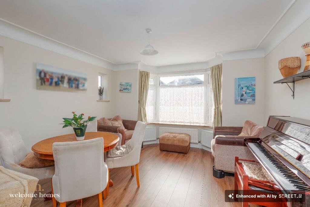 House in Christchurch, Iford, Bournemouth - More