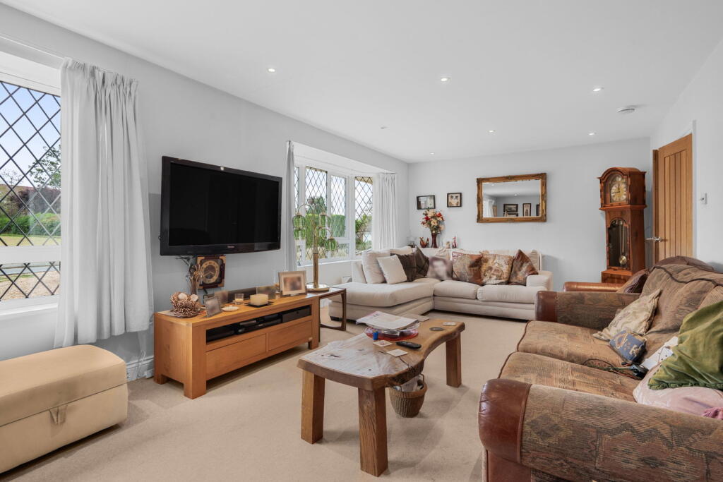 House in Guildford, East Horsley - More