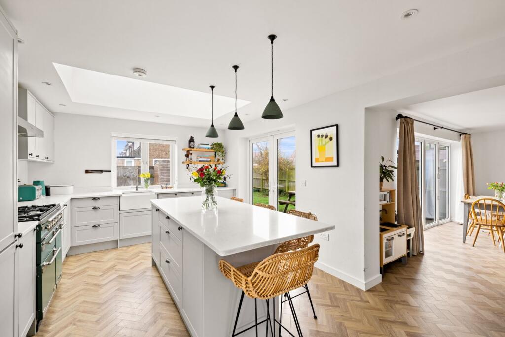 House in Folkestone, Broadmead - More