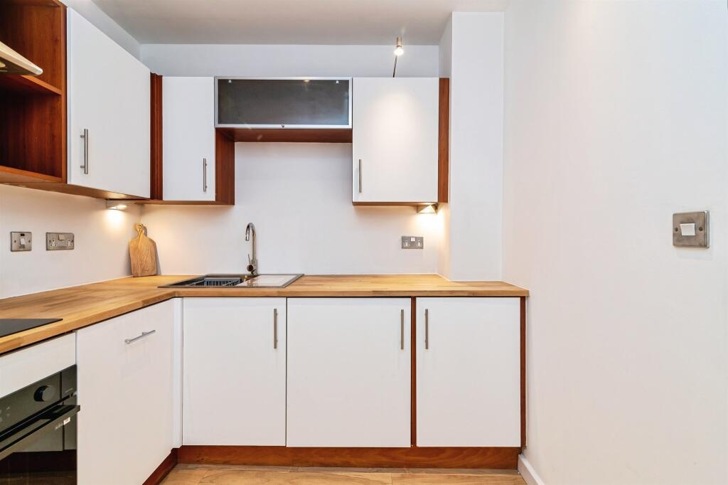 Apartment in Nottingham - More