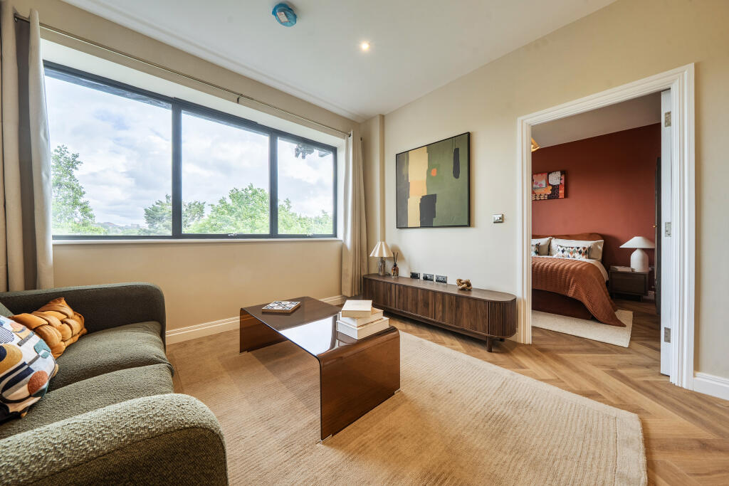 Apartment in St Albans, St Stephens - View 3