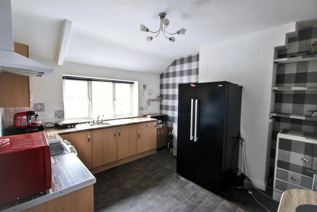 Gill Crescent North, Houghton Le Spring photo 4