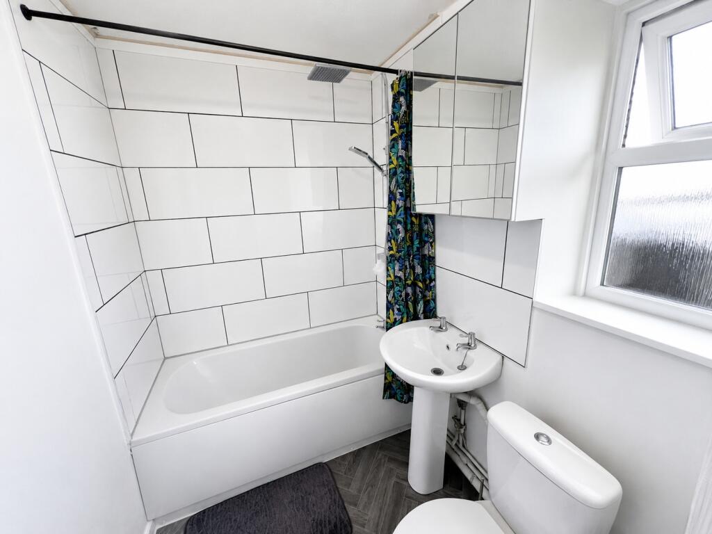Apartment in Gosport, Hampshire - View 4