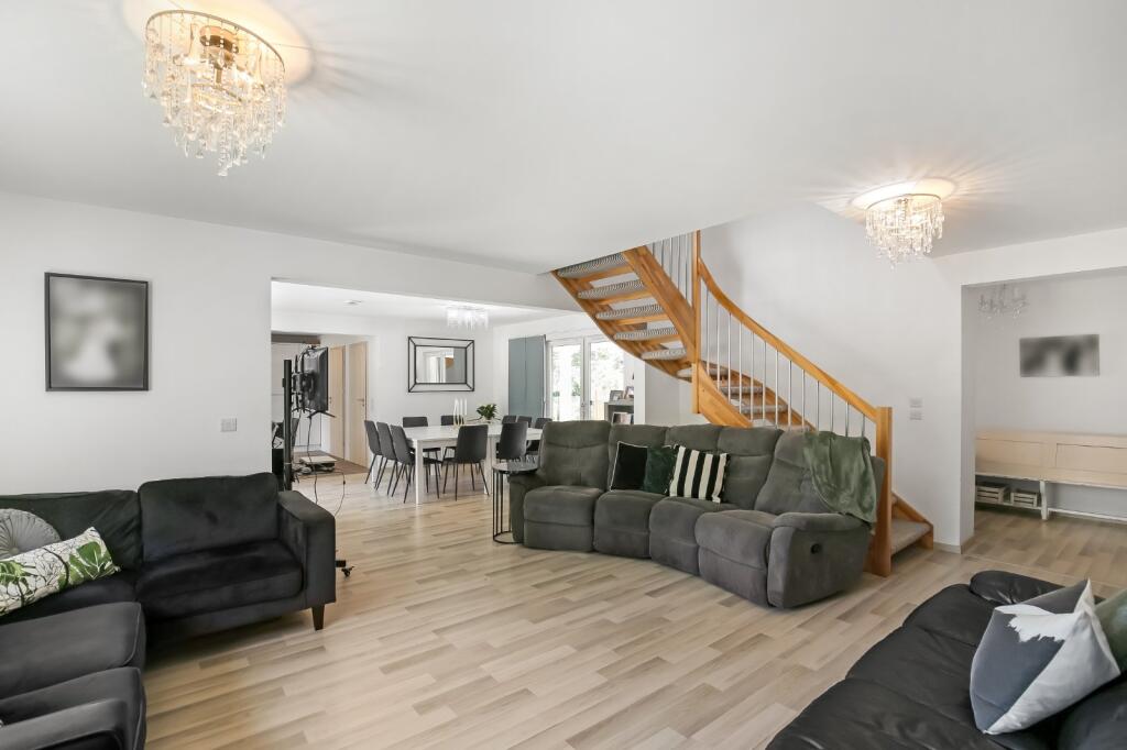 House in Salisbury, Winterbourne - View 4