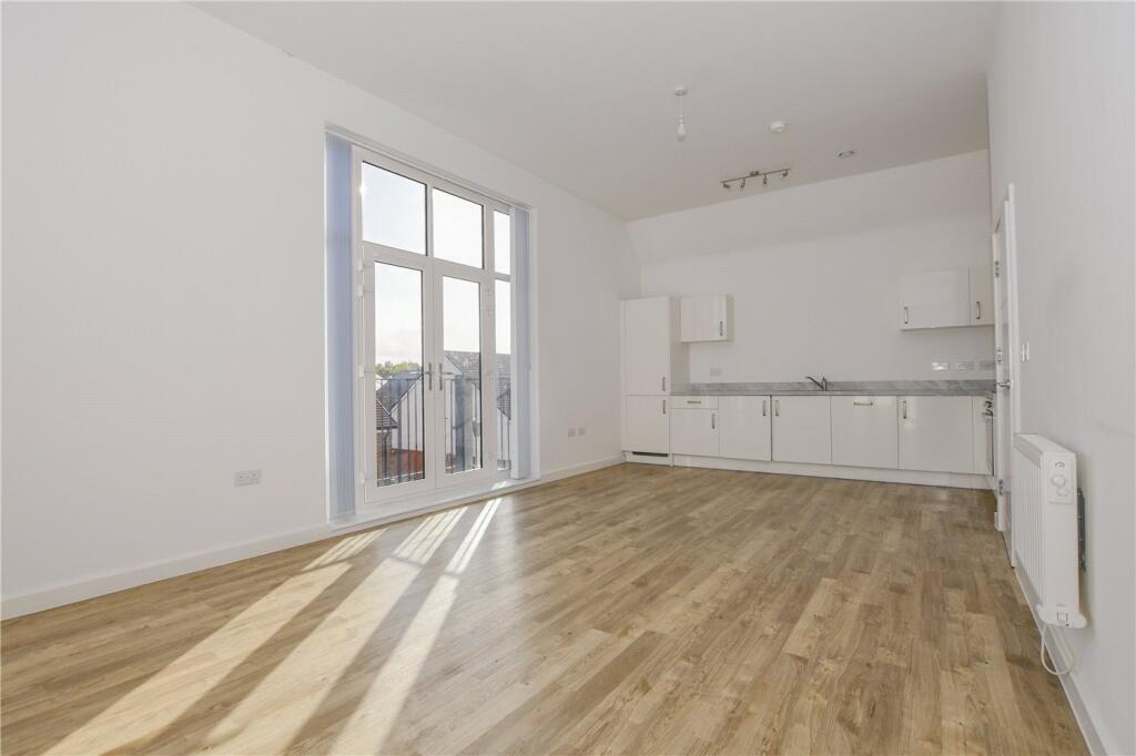 Apartment in Reading - View 4