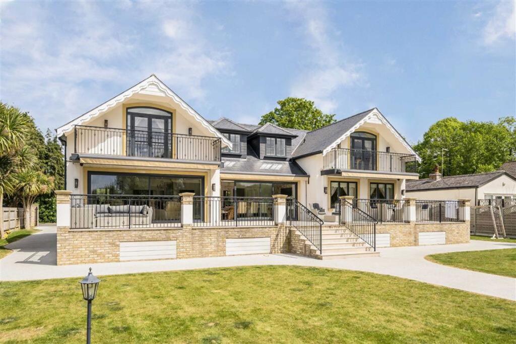 House in Wraysbury, Windsor and Maidenhead