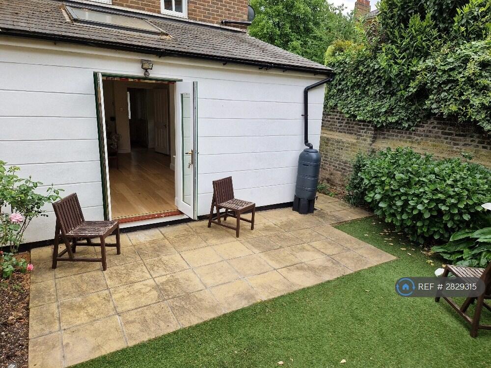 4 bedroom semi-detached house for rent