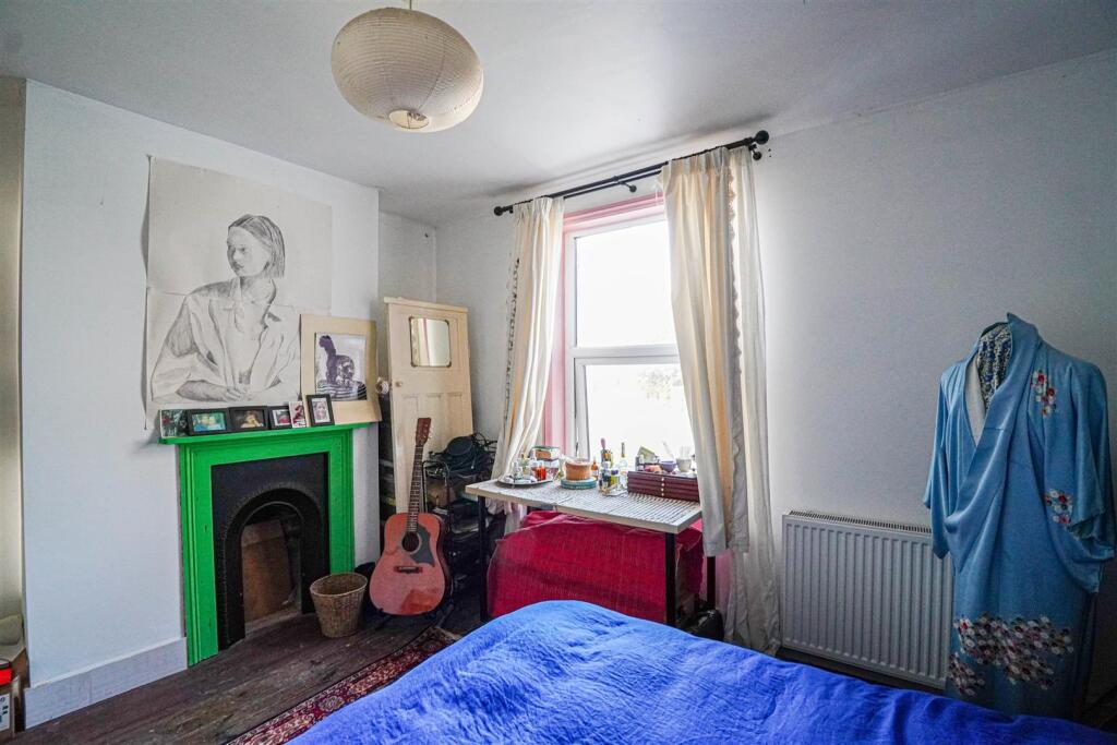 House in Tonbridge - More