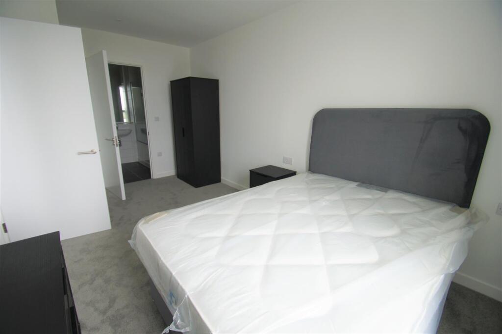 Apartment in Trafford, Greater Manchester - View 4