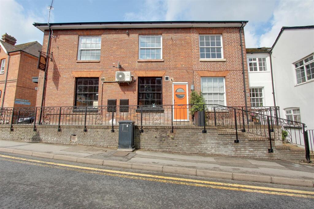 Main image of property: Frogmore Street, Tring