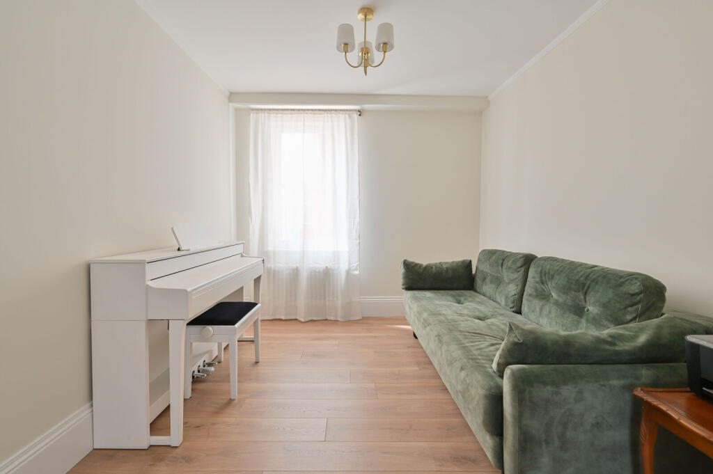 House in Hertsmere, Hertfordshire - View 4