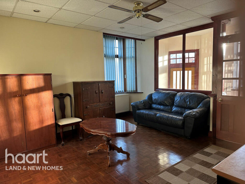 Main image of property: Hitchin Road, Luton LU2 0