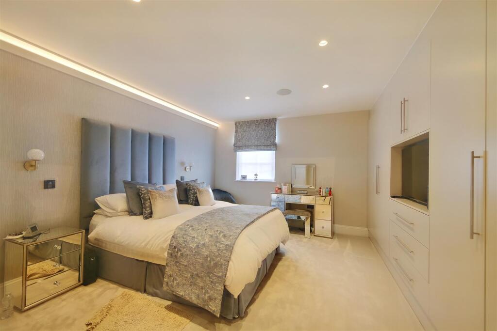 Apartment in Watford - View 4