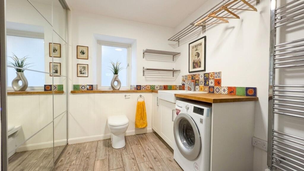 6 bedroom semi-detached house for rent
