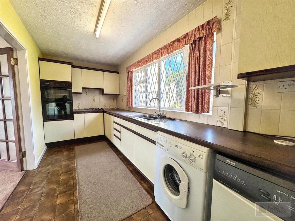 House in Staffordshire Moorlands, Leek - More
