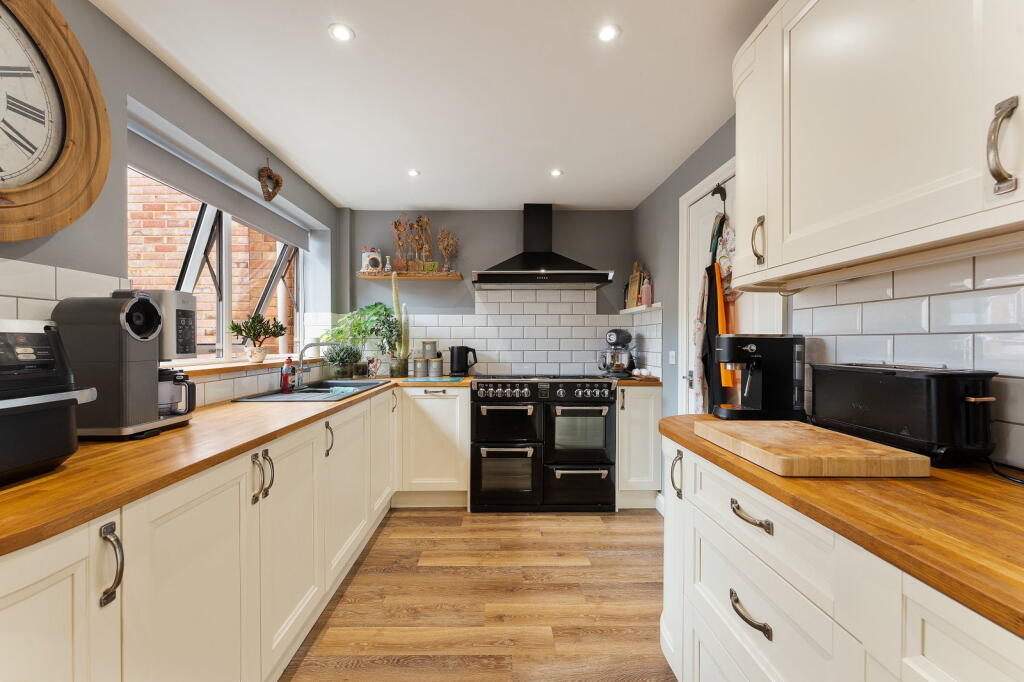 House in Salisbury, Bishopdown - View 4
