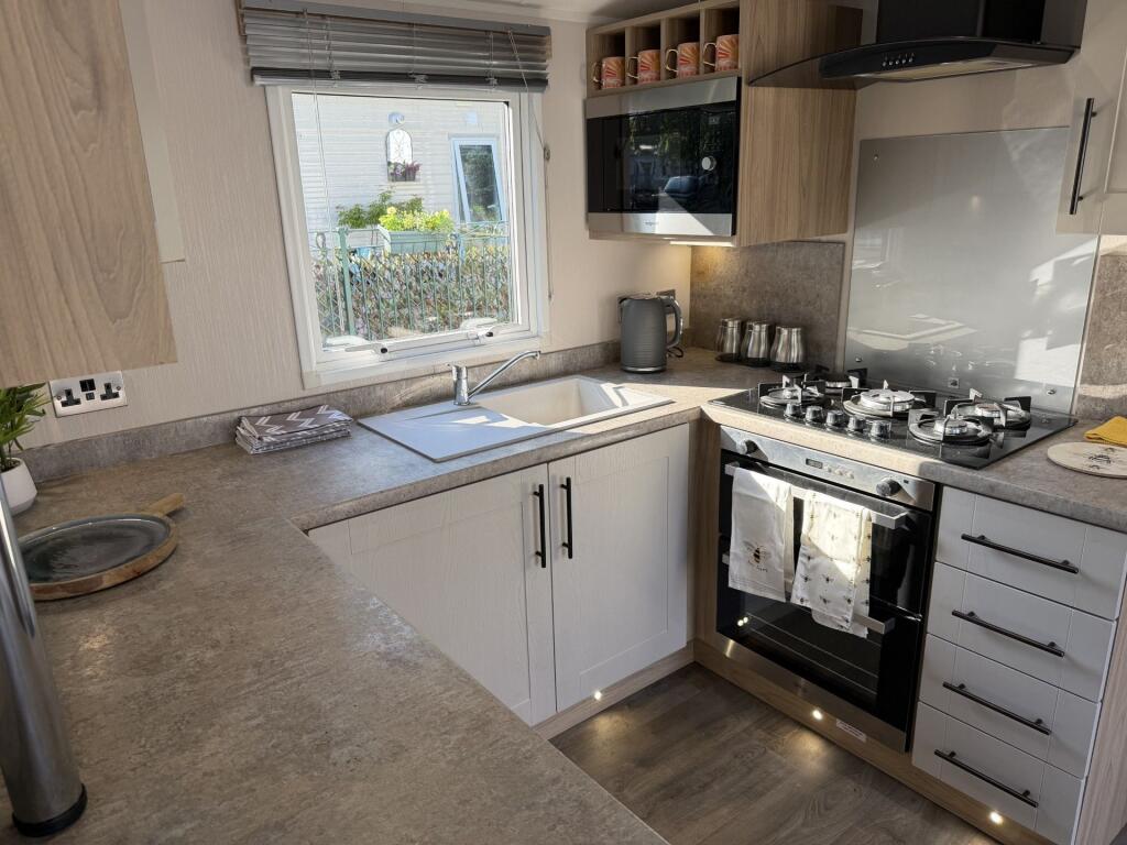 MIll Lane, Hawksworth, Leeds, LS20 8PQ photo 4