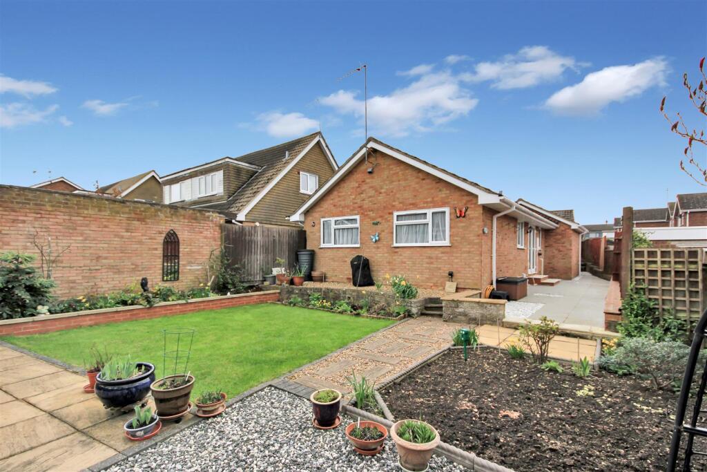 House in Rushden, North Northamptonshire - View 2
