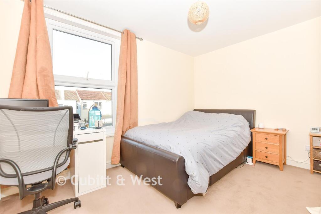 House in Portsmouth - More