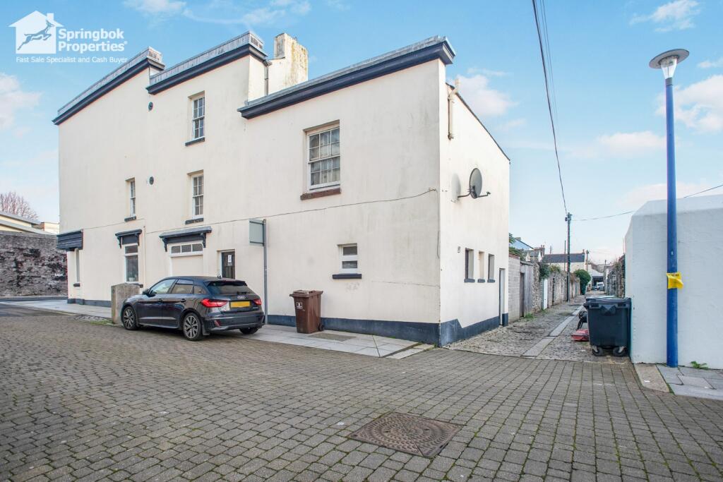 3-bed flat on Clarence Place, Stonehouse, Plymouth, Devon, £135,000