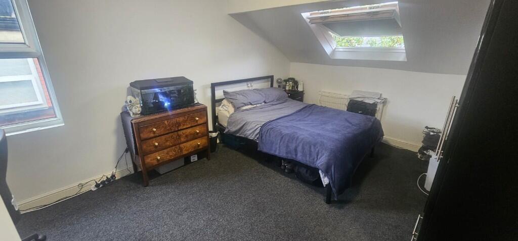 8 bedroom terraced house for rent