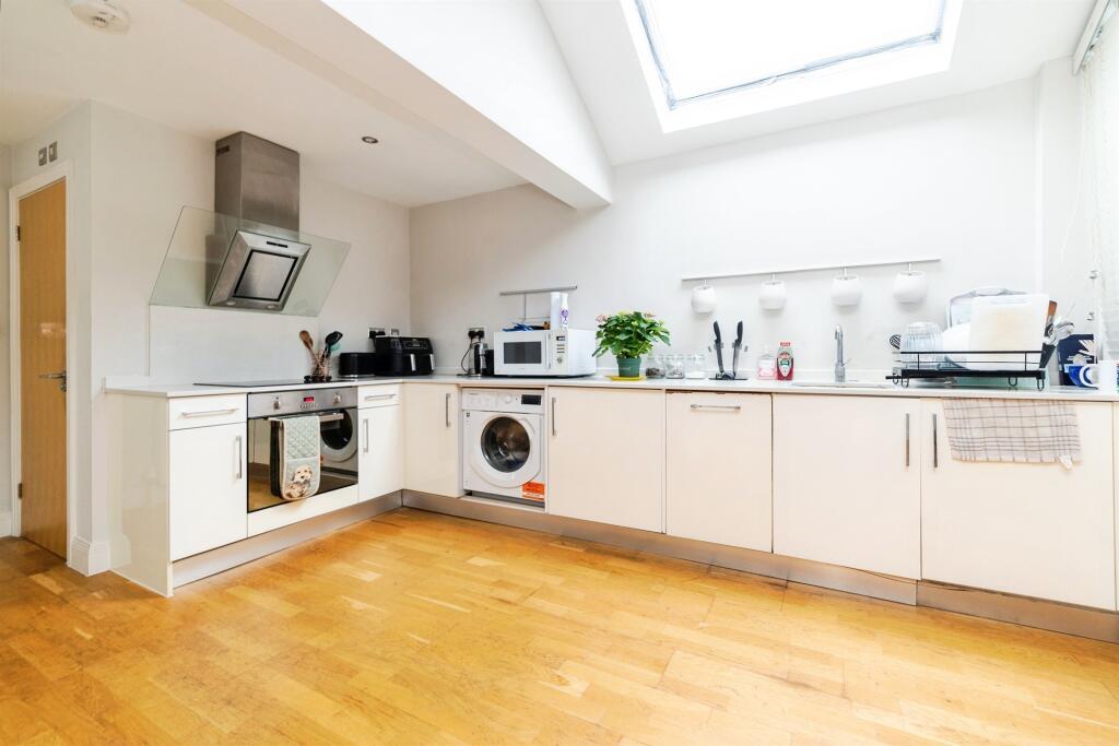 Apartment in East Hertfordshire, Folly Island, Hertford - View 3