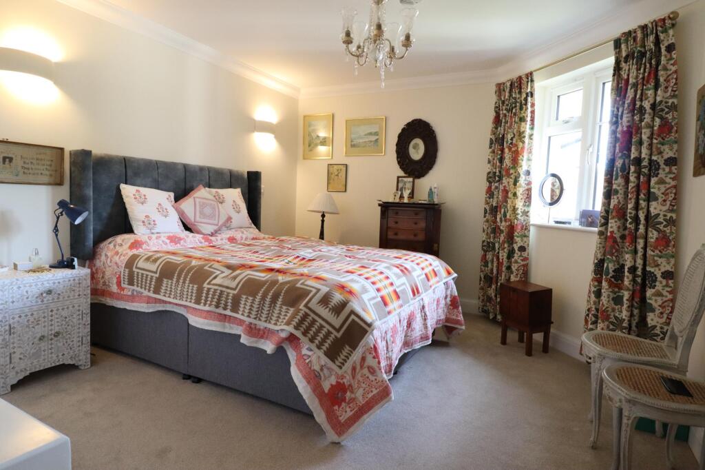 Apartment in Swindon, Marlborough - View 5