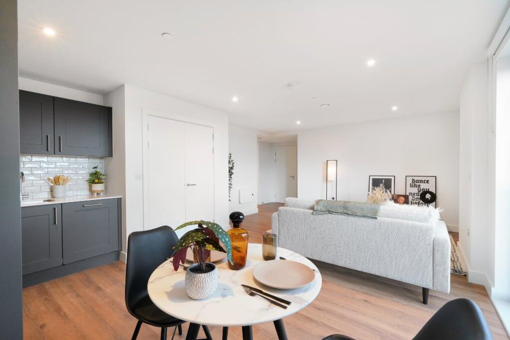 Apartment in Maidenhead, North Town - View 5