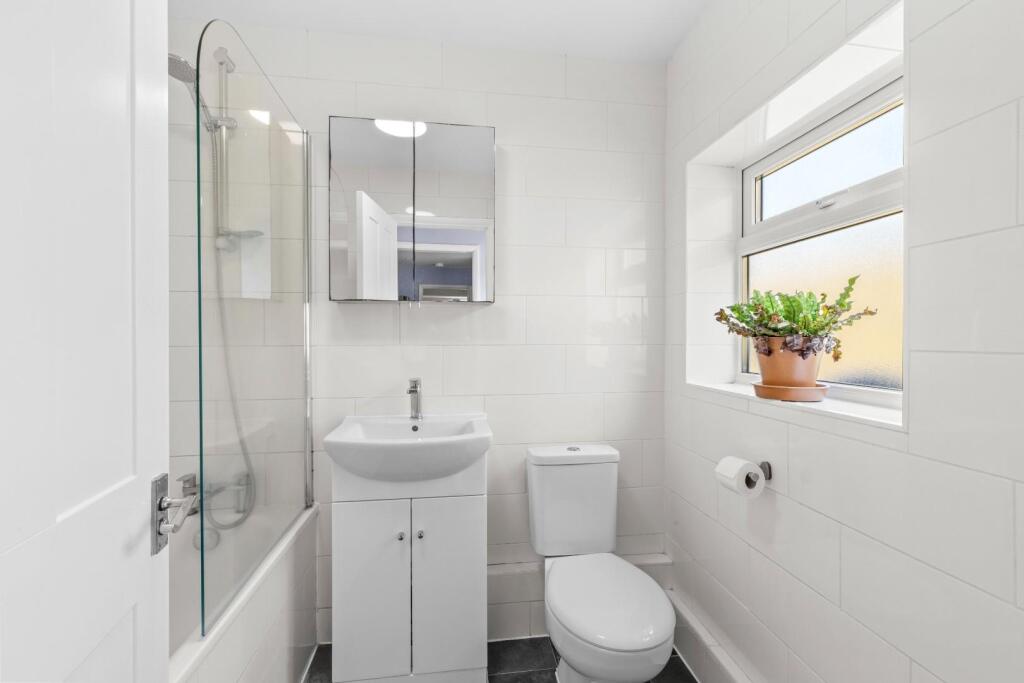 House in Chesham, Newtown - More
