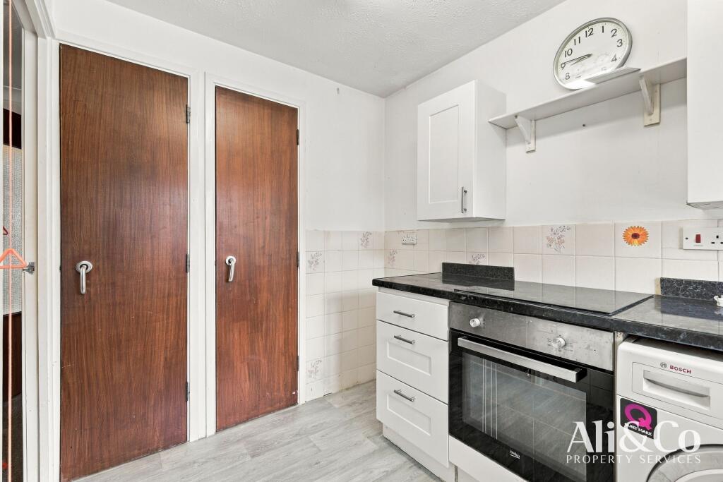 Apartment in Grays, Little Thurrock - View 4