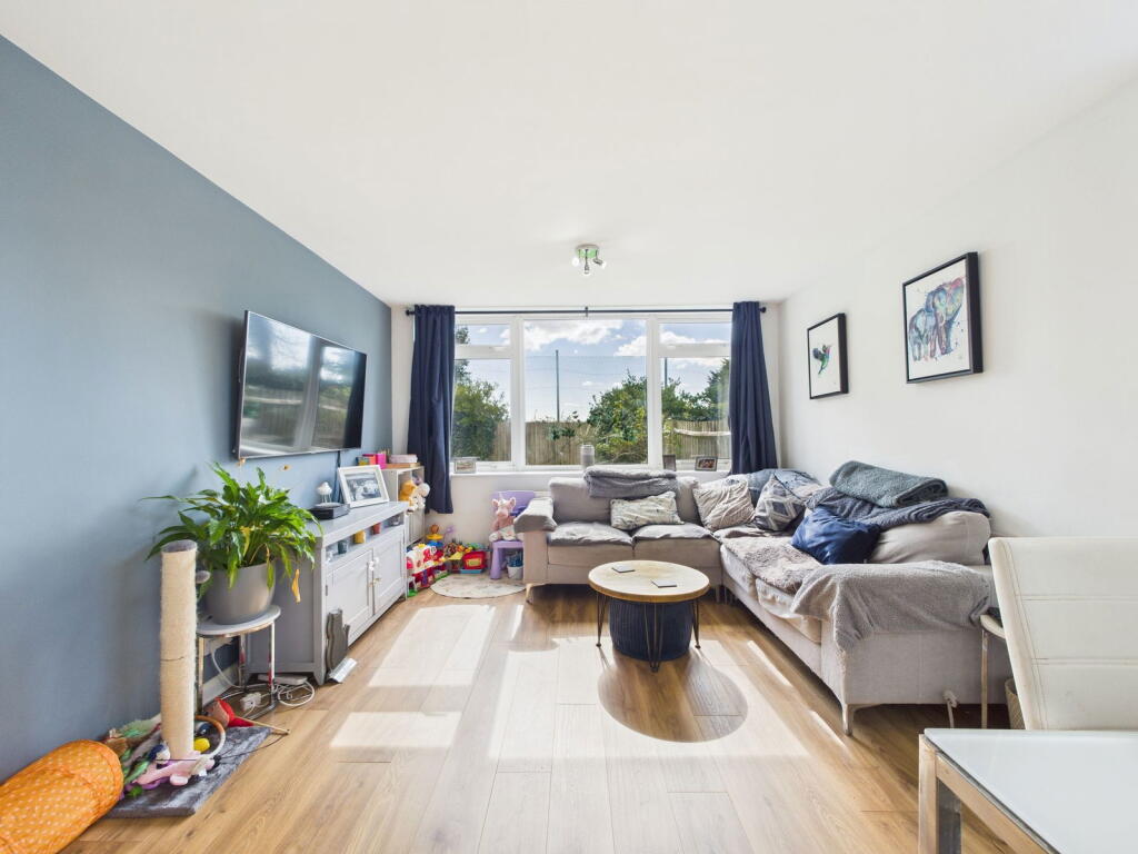 Apartment in Worthing, West Sussex - View 3
