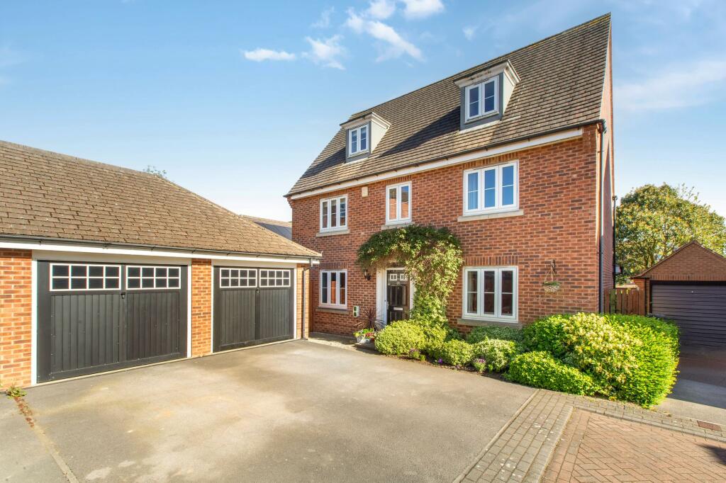 Main image of property: Borrough View, Leeds, LS8