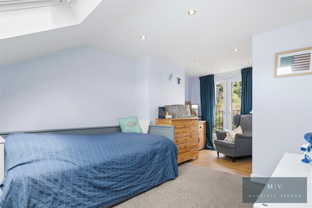 House in London, Waddon - More