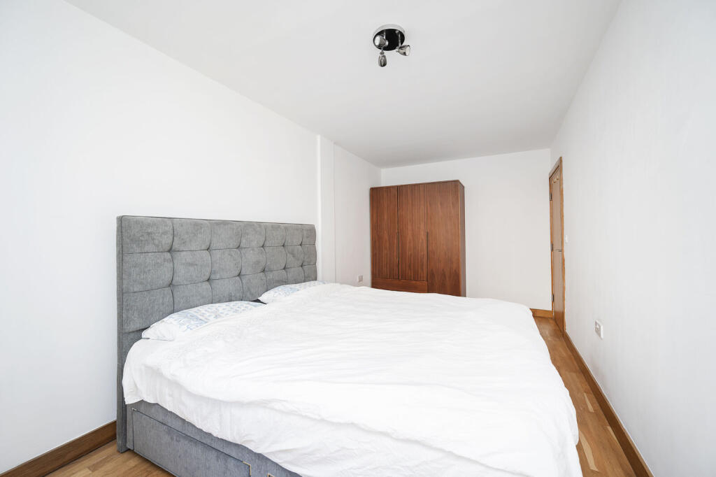 Apartment in London - More