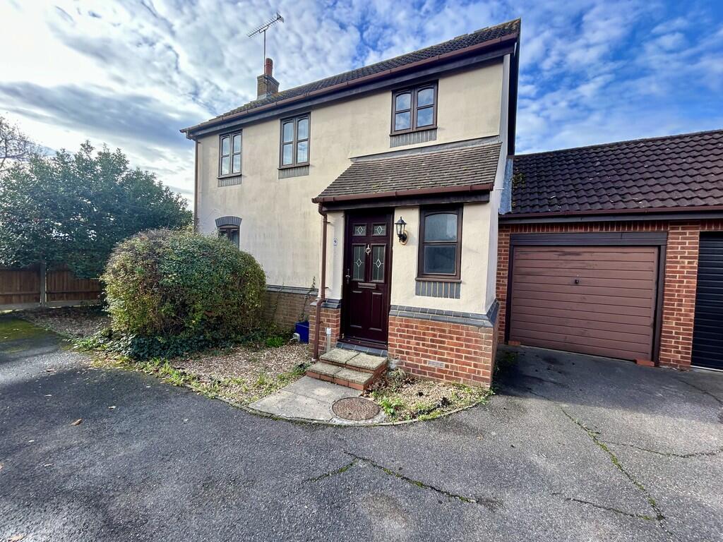 3-bed detached on Horseshoe Close, Waltham Abbey, £440,000