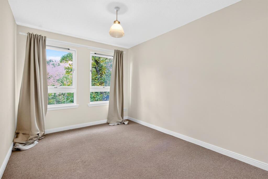 Apartment in Glasgow, East Renfrewshire - View 5