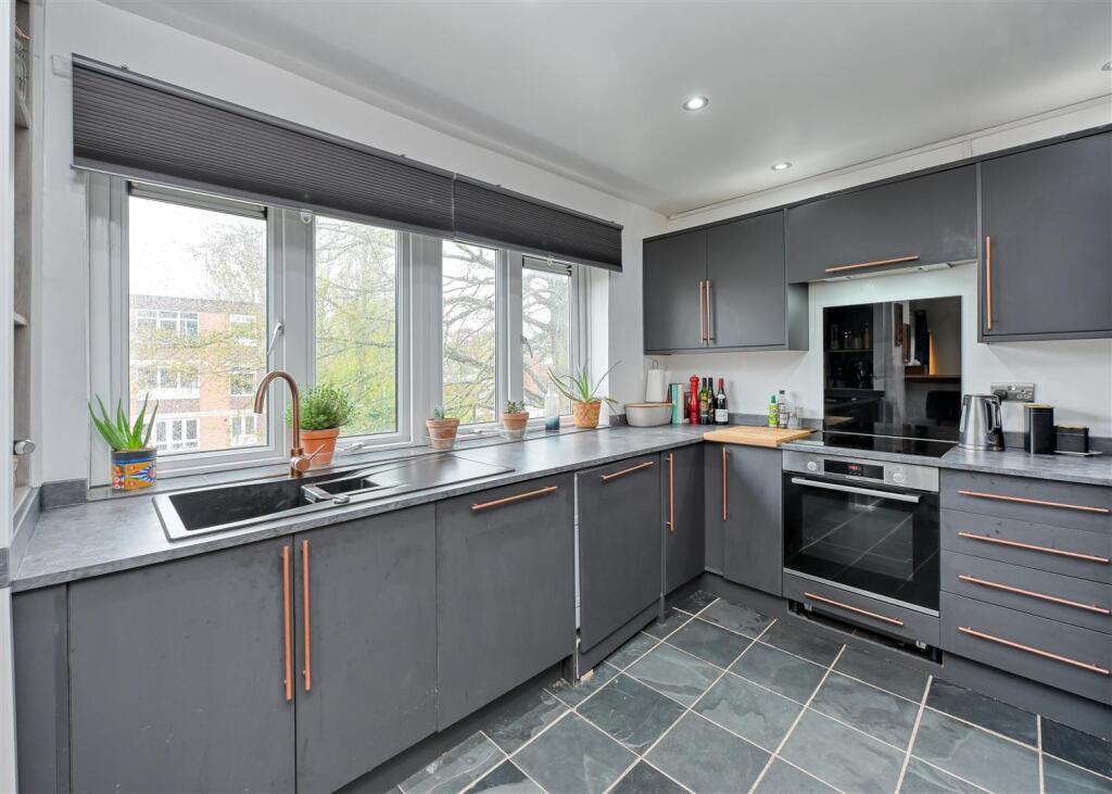 33 Upper Street, Tettenhall, Wolverhampton, WV6 8QF photo 5