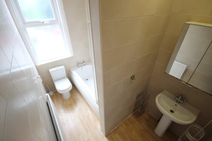 6 bedroom terraced house for rent