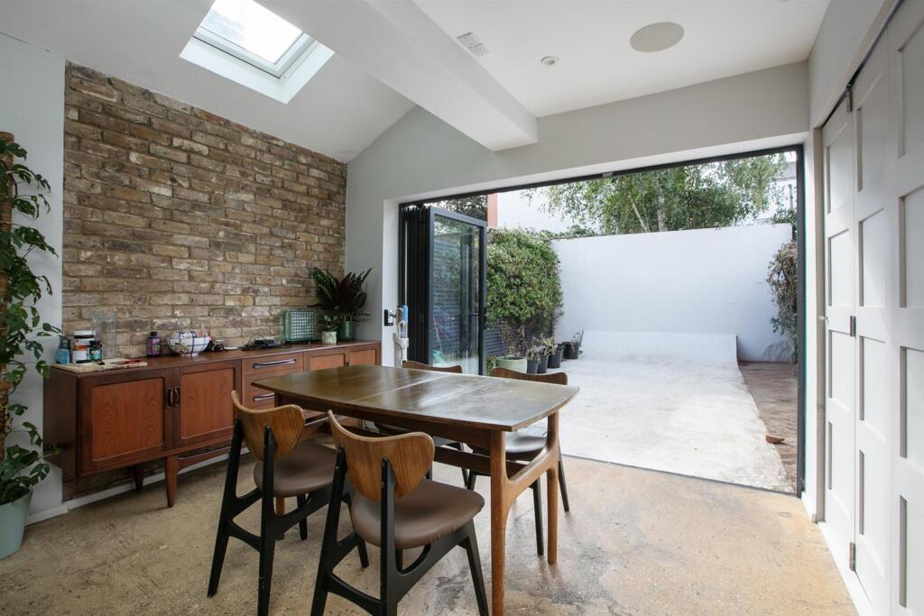 House in London - View 5