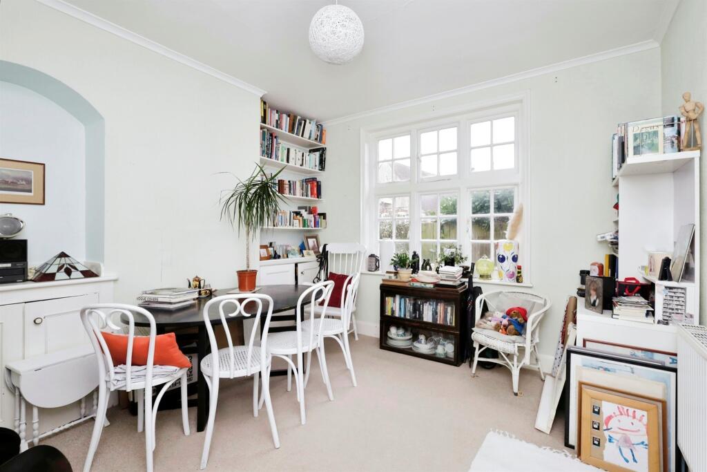 House in Eastbourne, Hampden Park - More