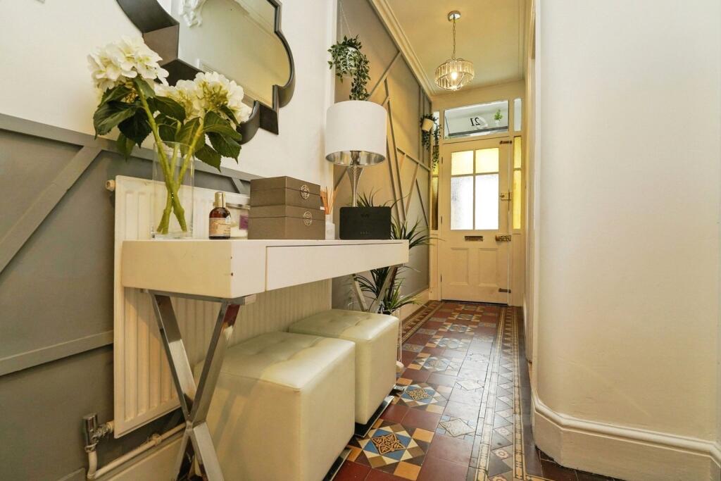House in Gloucester, Gloucestershire - More