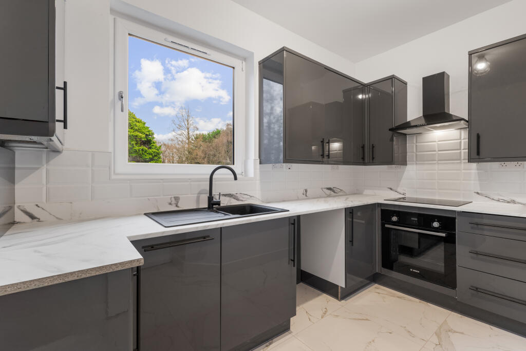 Main image of property: 43 Abbots Road, Grangemouth, FK3