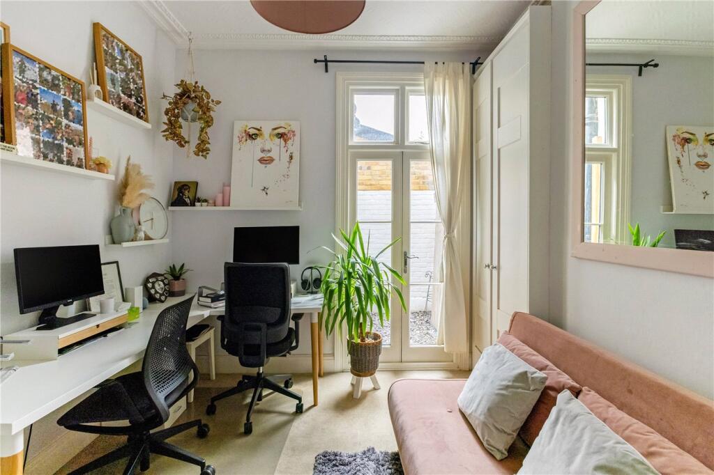 Apartment in London - More