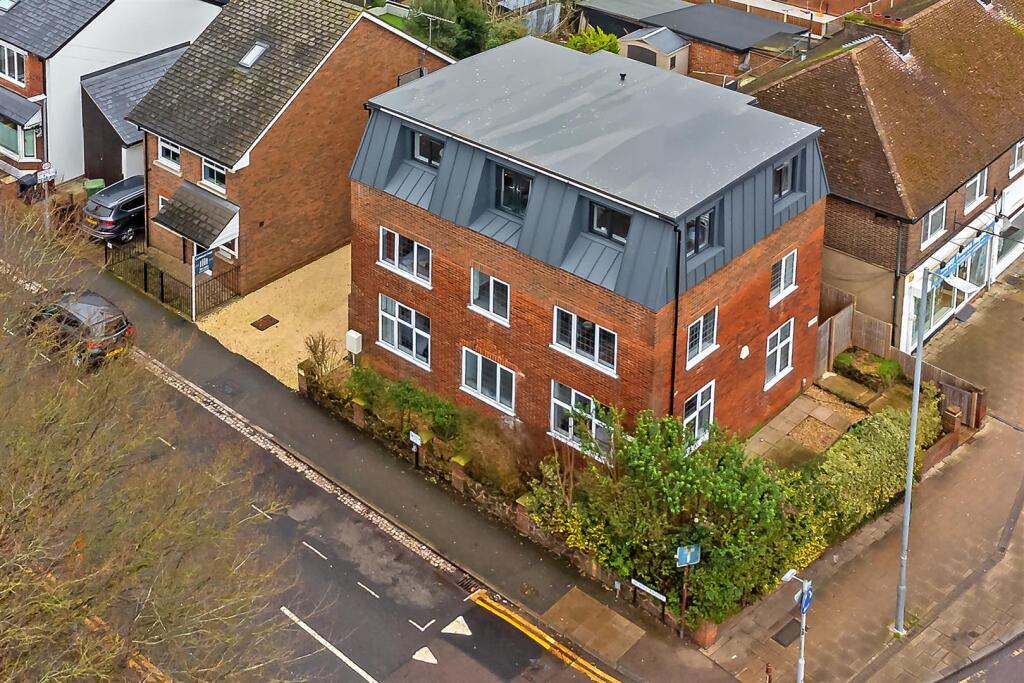 2-bed flat on Royal Road, St. Albans, £395,000