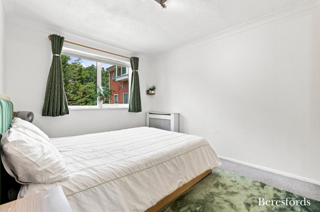 Apartment in London, Rush Green - View 4