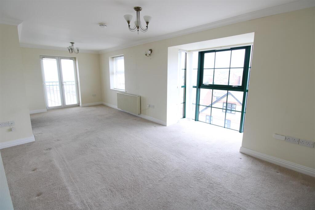 7 Raleigh House,Medina Gardens, Cowes photo 4