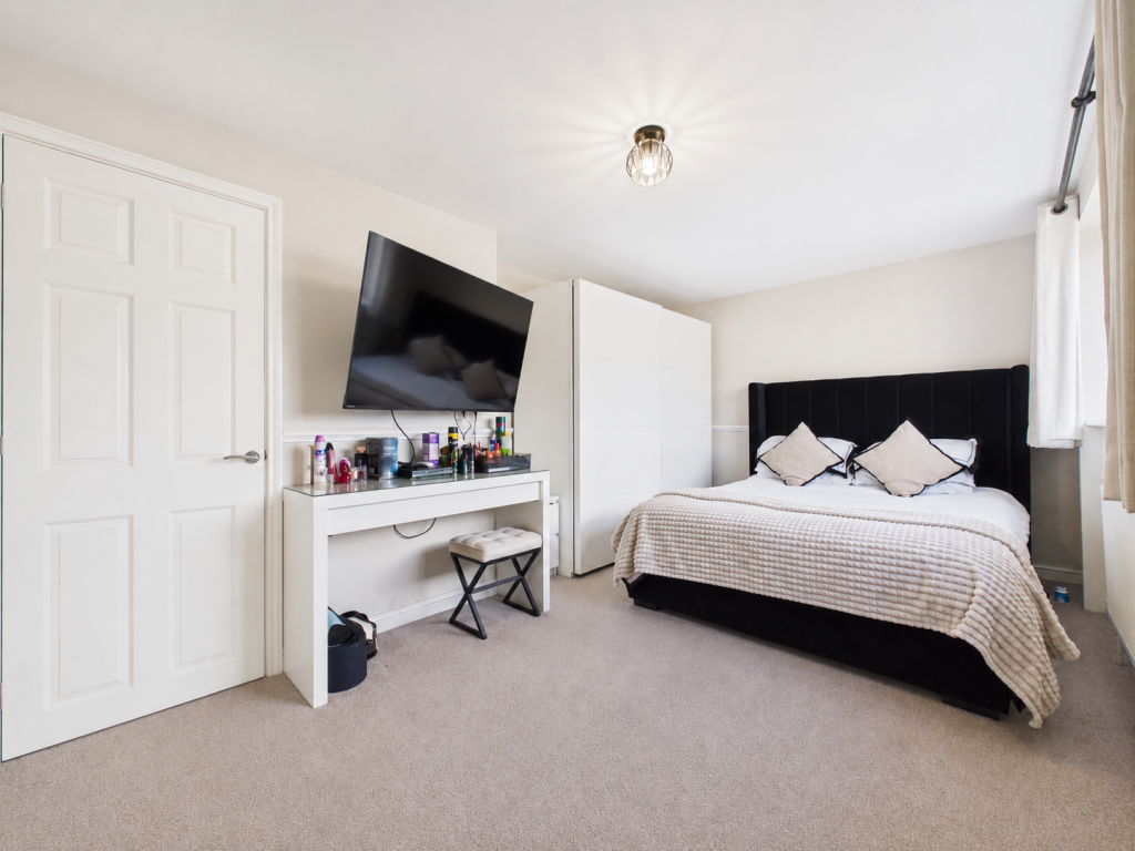 House in Hoo St Werburgh, Medway - More