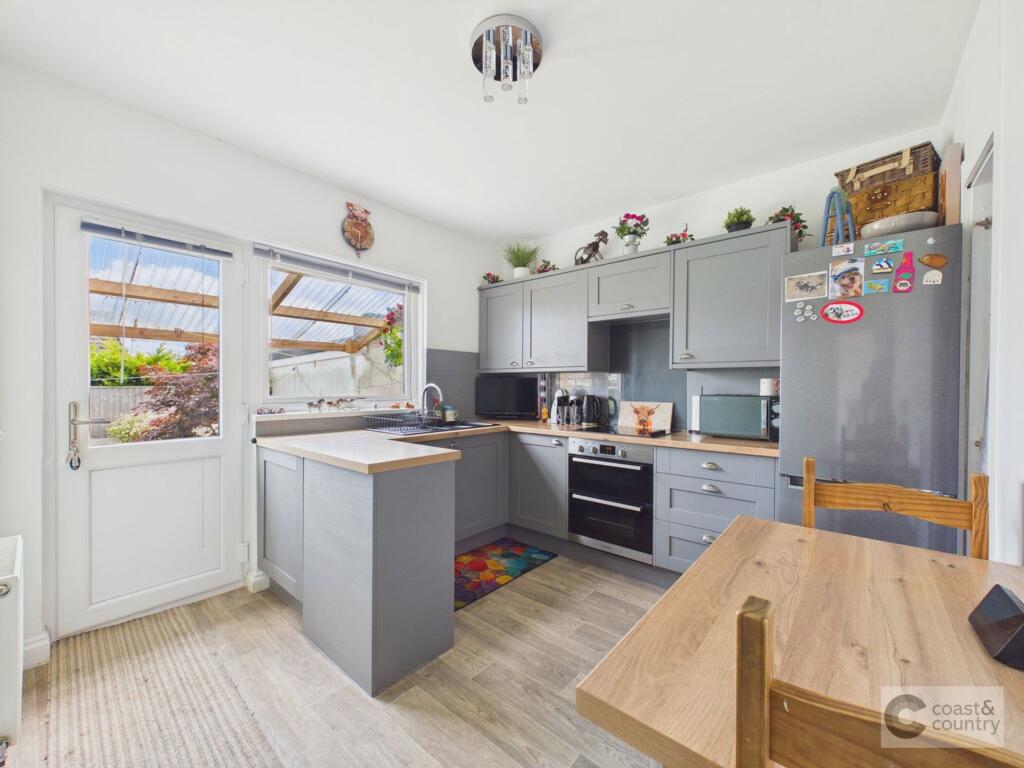 Luscombe Close, Ipplepen, TQ12 photo 3